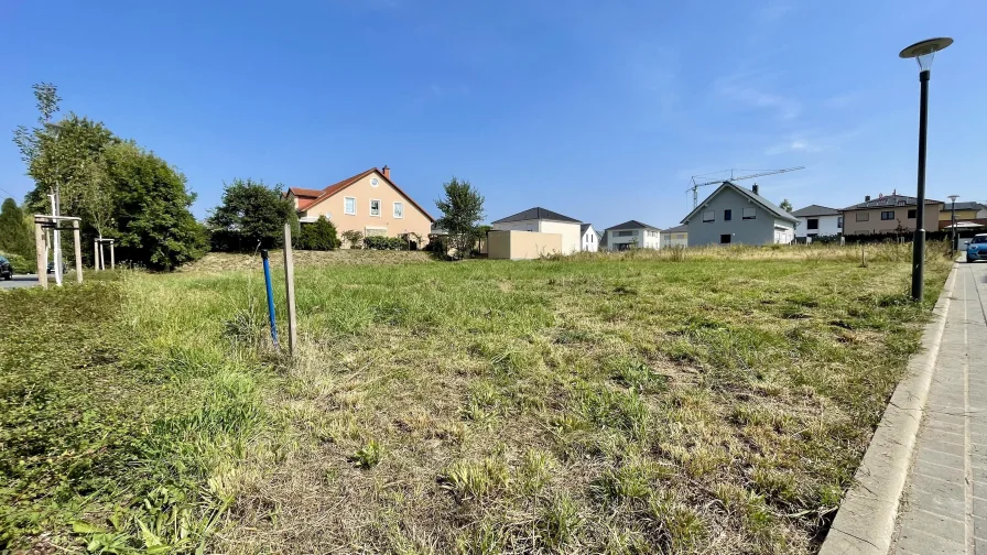 45° Frontansicht - Grundstück kaufen in Arnsdorf - Baugrundstück in Arnsdorf bei Dresden