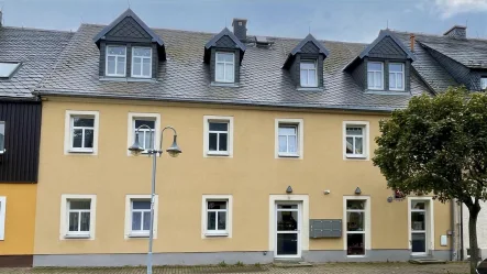 Straßenansicht - Haus kaufen in Altenberg - Solide Kapitalanlage im Stadtzentrum