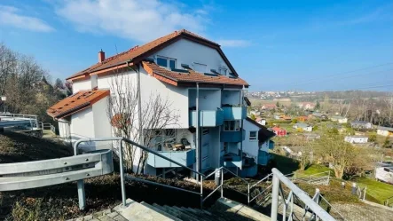 Gebäude mit Blick - Wohnung kaufen in Dresden - Appartement mit Ausblick und Balkon