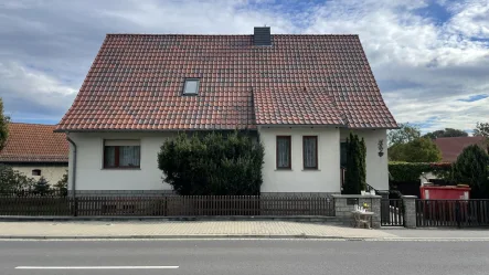 Straßenansicht - Haus kaufen in Hoyerswerda - Familienidylle in Dörgenhausen