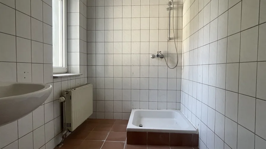 Badezimmer mit Dusche EG