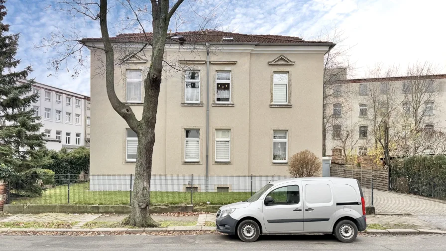 Straßenansicht - Wohnung kaufen in Dresden - Erdgeschosswohnung als Investment