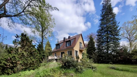 Gebäudeansicht Garten - Haus kaufen in Dresden - Wohnen in exklusiver Lage