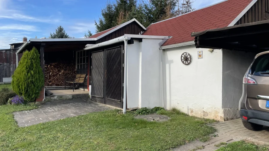 Garage mit Carport