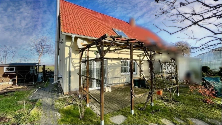 Rückansicht mit Terrasse