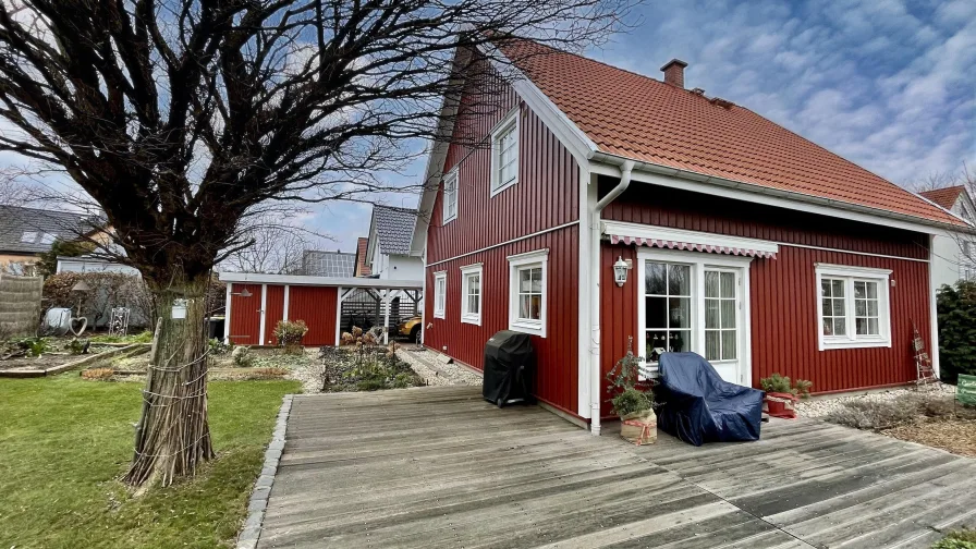 Seitenansicht mit Terrasse