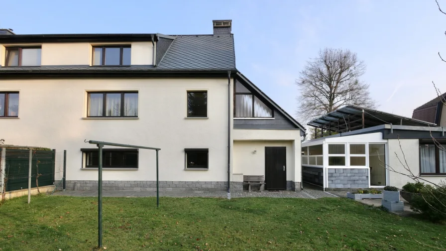 Gartenansicht - Haus kaufen in Dresden - Familienidylle in beliebter Lage