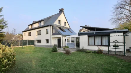 Gartenansicht - Haus kaufen in Dresden - Familienidylle in beliebter Lage