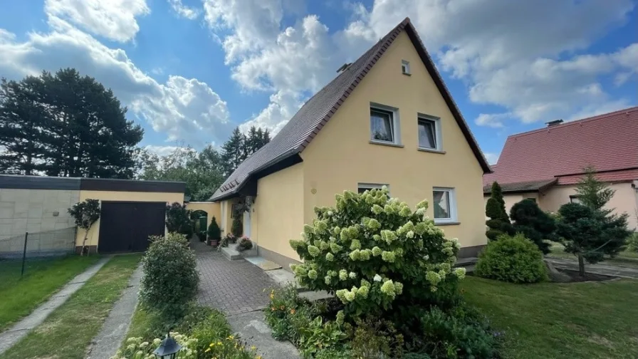 Außenansicht - Haus kaufen in Dresden - Einfamilienhaus mit Garten in Kaditz