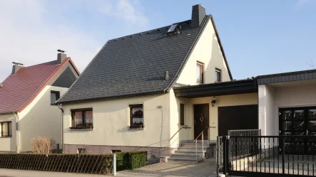 Gebäudeansicht - Haus kaufen in Dresden - Ankommen im Wohlfühlzuhause