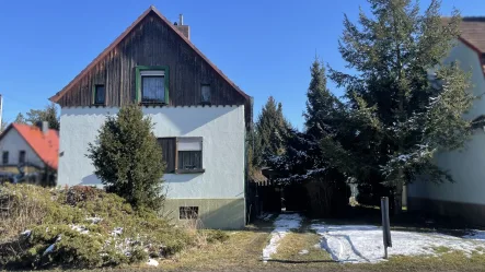 Straßenansicht - Haus kaufen in Hoyerswerda - Urig und voller Möglichkeiten