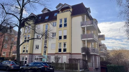 Hausansicht von der Straße - Wohnung kaufen in Dresden - 1-Zimmer-Investment in beliebter Lage