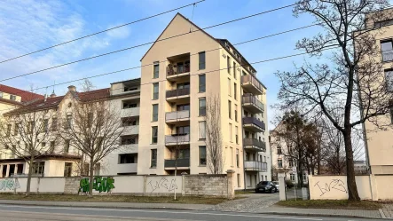 Frontansicht - Wohnung kaufen in Dresden - 2-Zi.-Whg. mit Balkon - Top Investment