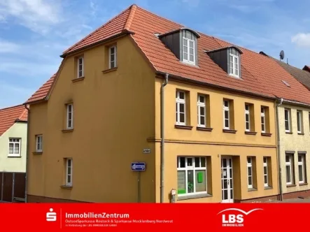  - Haus kaufen in Gnoien - Zwei Häuser - ein Preis!