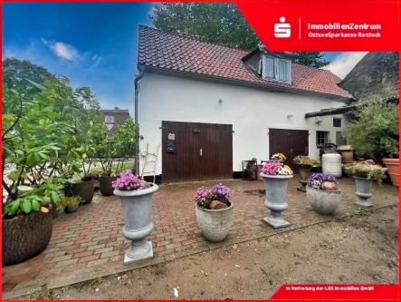 Außenansicht - Haus kaufen in Elmenhorst/Lichtenhagen - Sanierungsprojekt in Lichtenhagen Dorf