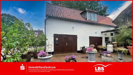 Hausansicht - Haus kaufen in Elmenhorst/Lichtenhagen - Sanierungsprojekt