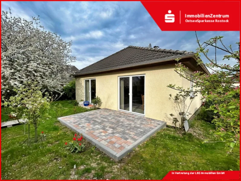 Außenansicht - Haus kaufen in Stäbelow - Bungalow mit Garage und Terrasse 