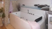 Badezimmer mit Whirlpool