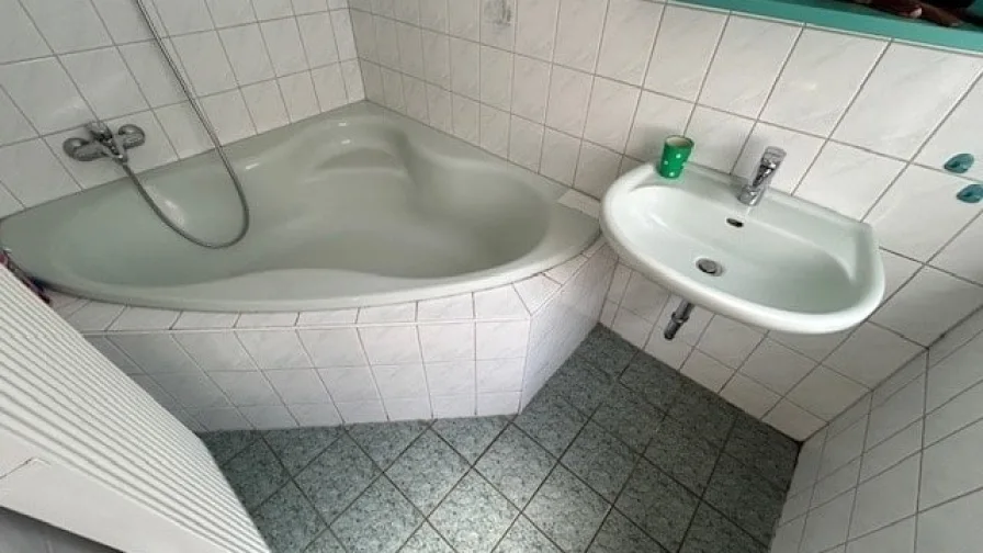 Badezimmer mit Wanne