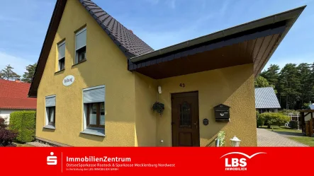 Haupthaus - Haus kaufen in Kühlungsborn - Einfamilienhaus mit Einliegerwohnung