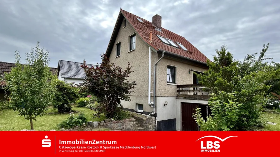 Seitenansicht - Haus kaufen in Sanitz - Haus mit Potenzial in zentraler Lage