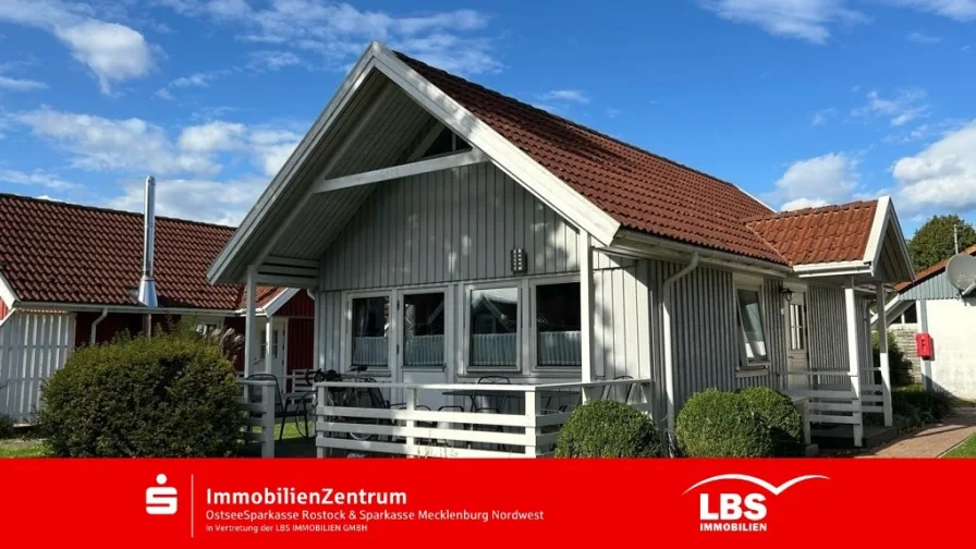 Außenansicht mit Terrasse - Haus kaufen in Ostseebad Boltenhagen - Gepflegtes Ferienhaus in toller Lage