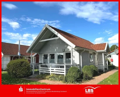 Außenansicht mit Terrasse - Haus kaufen in Ostseebad Boltenhagen - Gepflegtes Ferienhaus in toller Lage