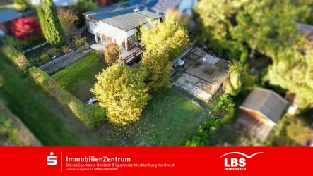 Luftaufnahme - Haus kaufen in Papendorf - Erholung im Grünen 