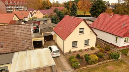 Objektansicht aus Südwest - Haus kaufen in Warin - Sonnig, Ruhig, solide gebaut