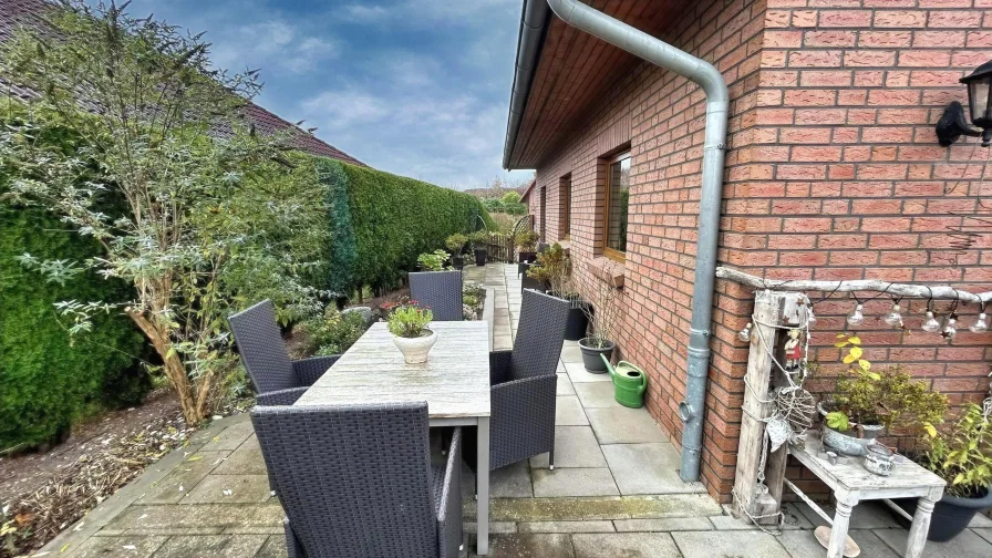 Terrasse neben dem Haus