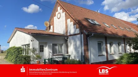 Ansicht von Süden - Haus kaufen in Blowatz - Drei Wohnungen in einem Haus