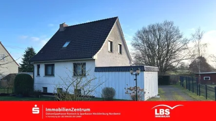 Vorderansicht - Haus kaufen in Lüdersdorf - Das perfekte Haus für die ganze Familie!