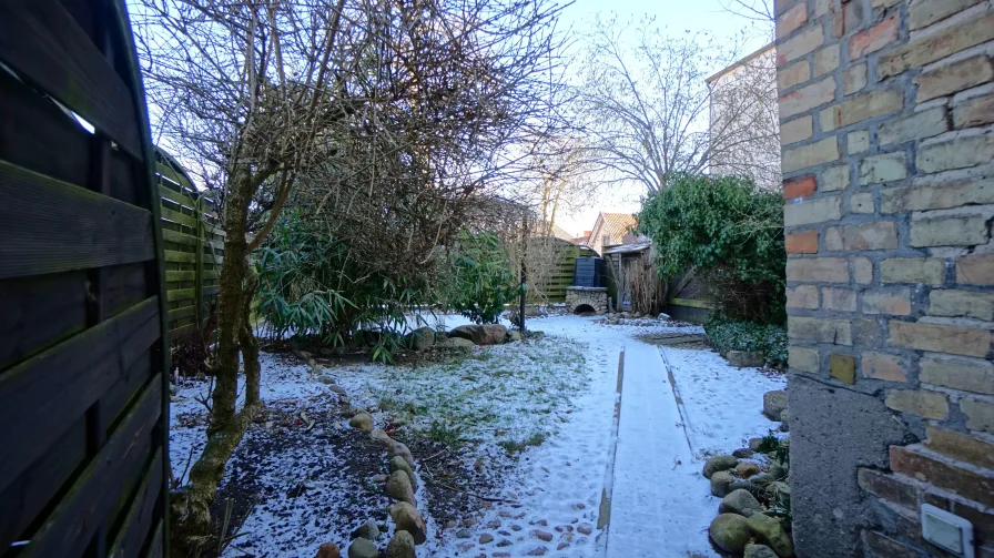 Gartenblick vom Ausgang UG