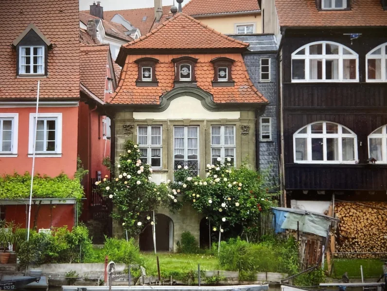 Idyllisches Sommerhaus - Sicht von der Wasserseite