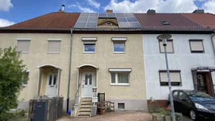 Außenansicht - Haus kaufen in Halle - Wohnen in beliebter Wohngegend!