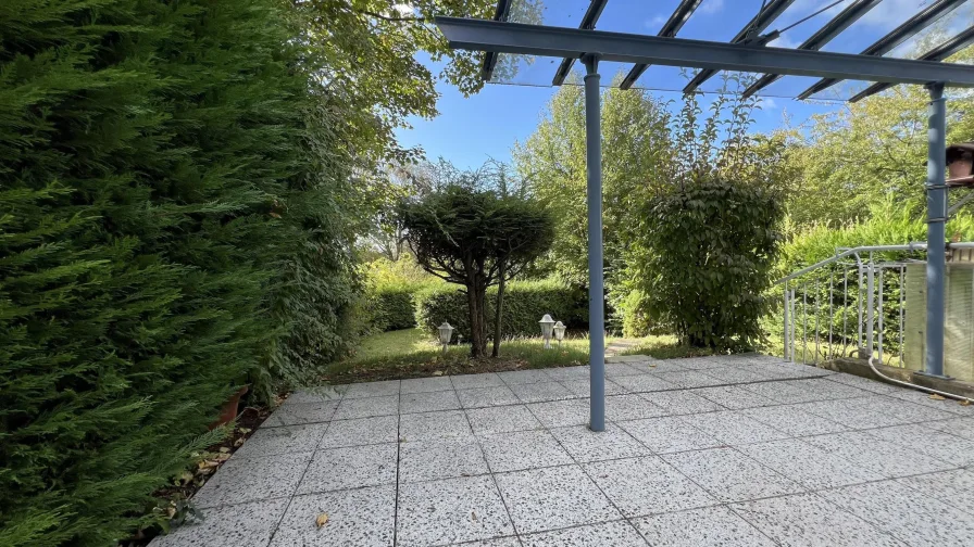 Terrasse mit Zugang zum Garten