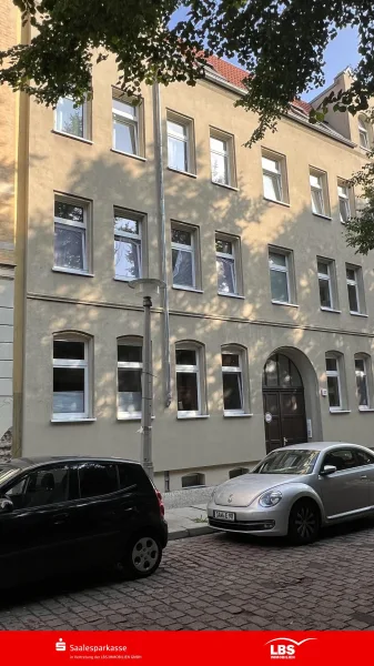 Hausansicht - Wohnung kaufen in Halle - 3 Zimmer mit Balkon im Paulusviertel