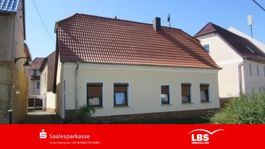 Hausansicht - Haus kaufen in Petersberg - Kleines Einfamilienhaus mit Innenhof