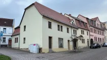 Wohnhaus - Straßenansicht