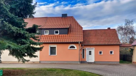 Straßenansicht - Haus kaufen in Roßbach - Aus alt mach neu ohne Käuferprovision