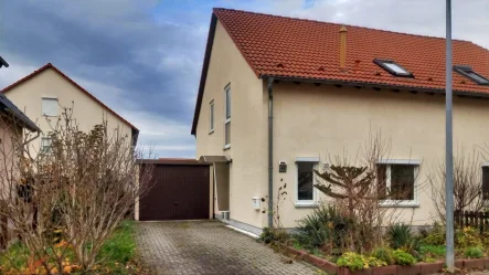 Straßenansicht - Haus kaufen in Teutschenthal - 4 Zimmer ohne Käuferprovision