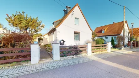 Straßenansicht - Haus kaufen in Merseburg - Freiimfelde ohne Käuferprovision