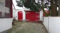 Hof und Garage