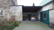 Hof, Carport und Nebengelass