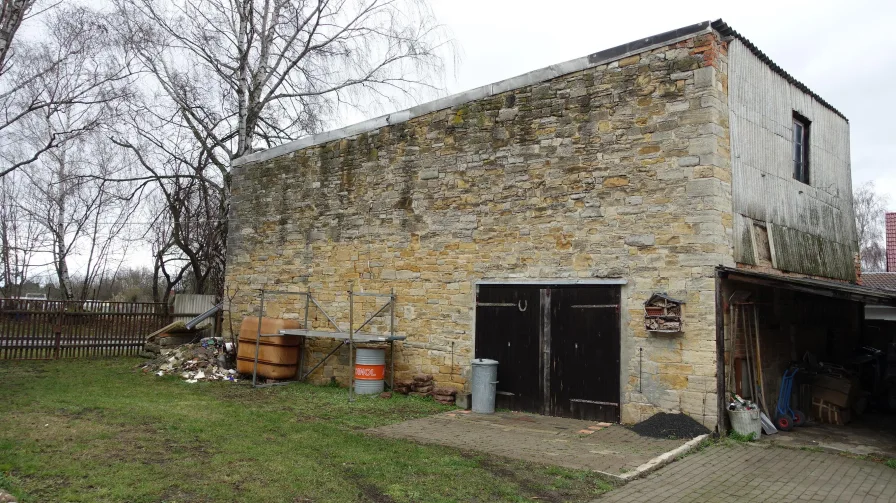 Nebengelass einschl. Garage