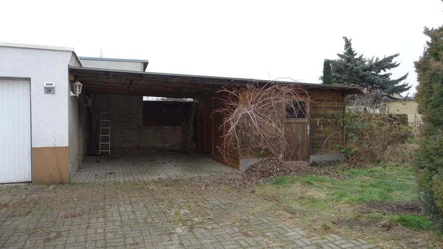 Carport nebst Schuppen