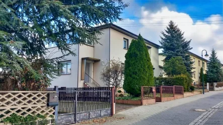 Ansicht straßenseitig - Haus kaufen in Leuna - Begehrte Lage ohne Käuferprovision