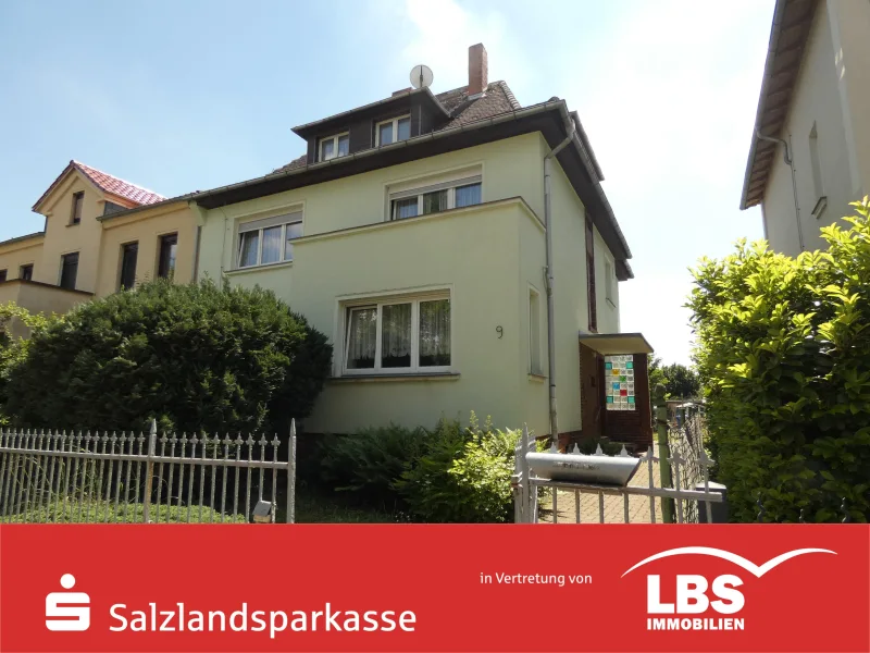 Straßenfront - Haus kaufen in Schönebeck - Zweifamilienhaus in Kurparknähe!