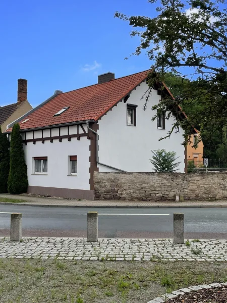  - Haus kaufen in Bernburg - Haus sucht neuen Besitzer! 