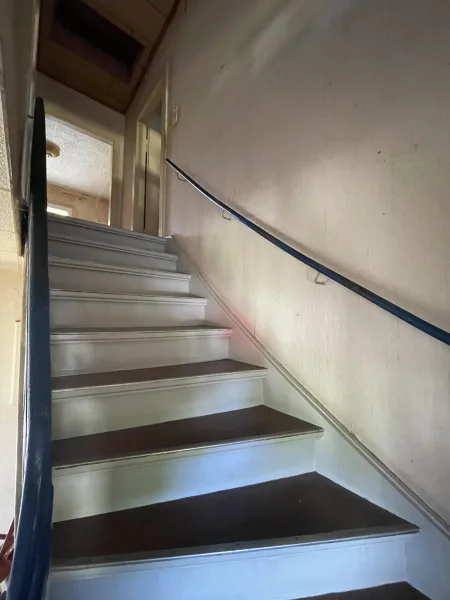 Treppe zum Dachgeschoss